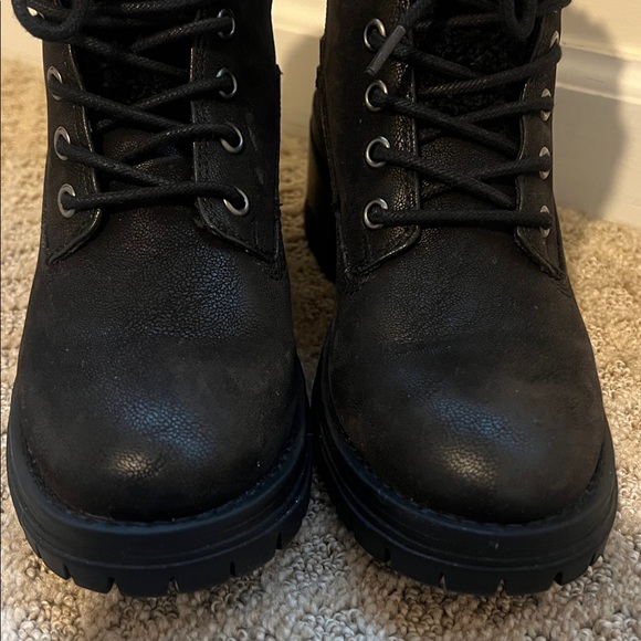 Women's Black Ankle Boots - Picture 3 of 5